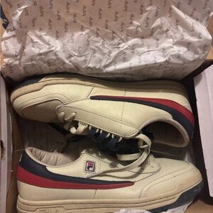 Fila Men's Beige and Red Sneakers